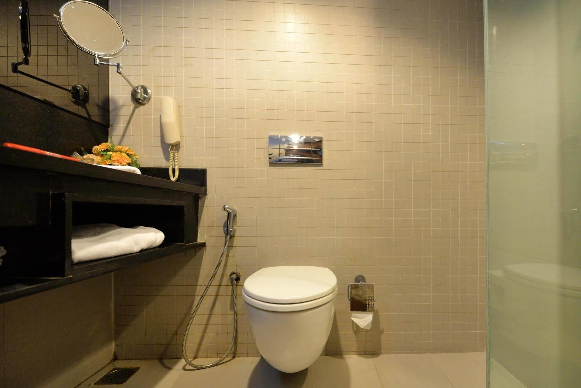 The Kay Hotel Vijayawāda Extérieur photo