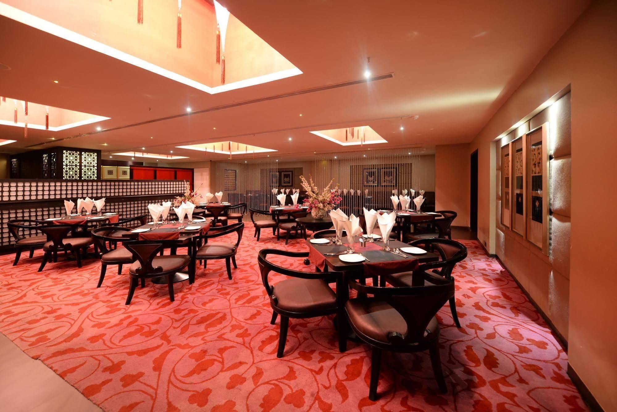 The Kay Hotel Vijayawāda Extérieur photo