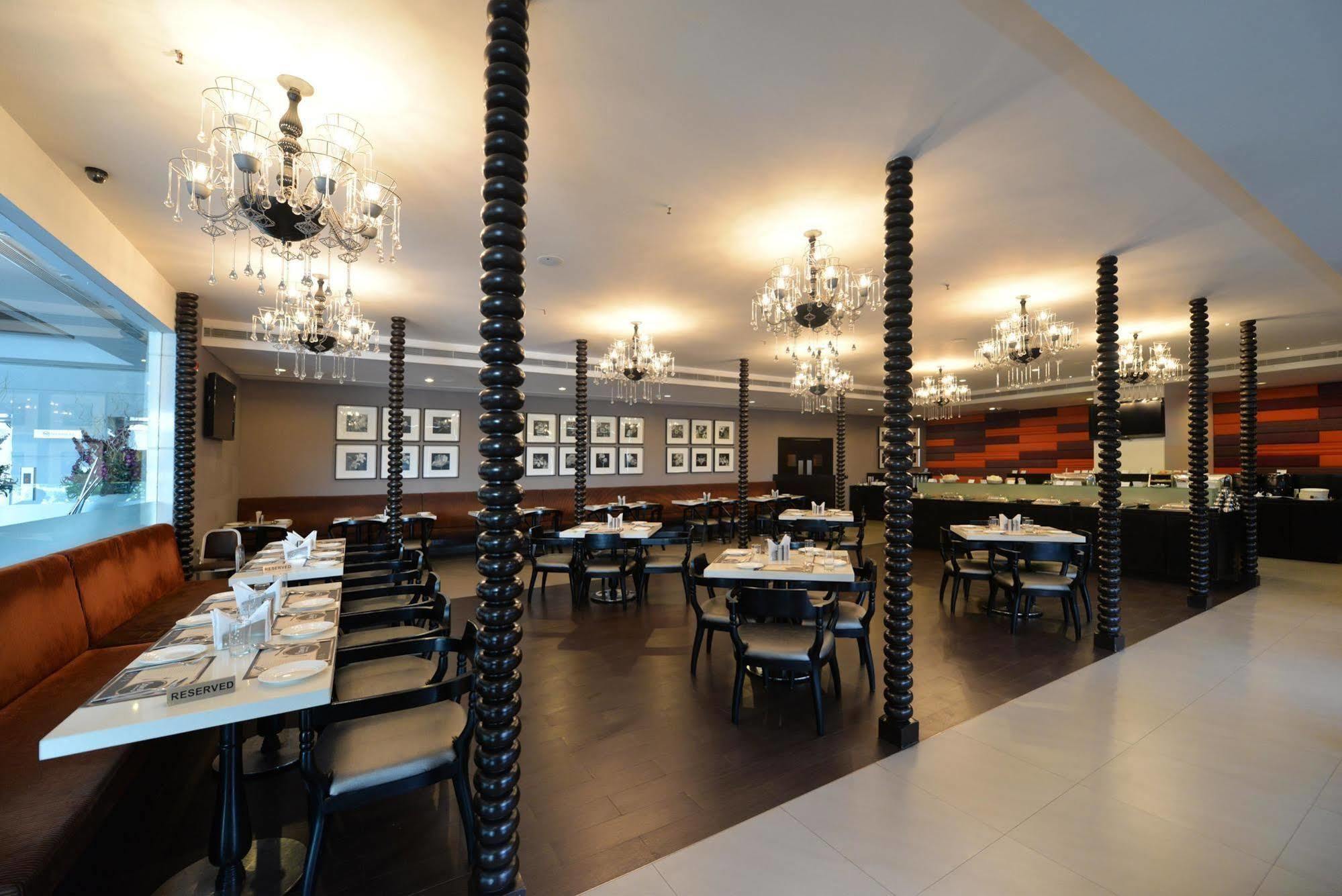 The Kay Hotel Vijayawāda Extérieur photo